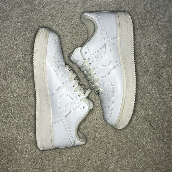 Nike Air Force 1 ‘Triple White’ *Good Condition* Box Included - Picture 2 of 5